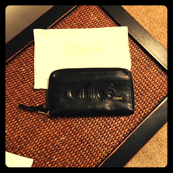 Chloe Handbags - 🔥SALE🔥Chloe Logos Bowtie Wallet